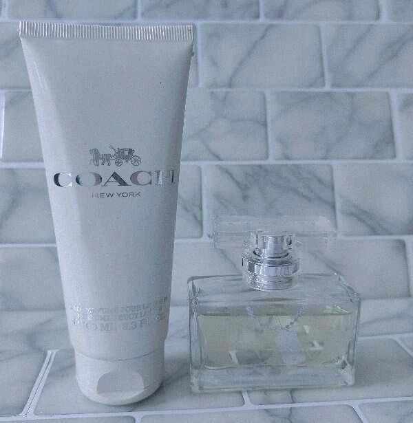 Coach Signature 1 FL Oz Eau De Parfum Fragancia Spray y Loción Corporal 3.3 Onzas Foto 1 de 4