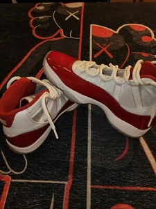 JORDAN 11 CHERRY RED 2022 SIZE 11US - Picture 1 of 20
