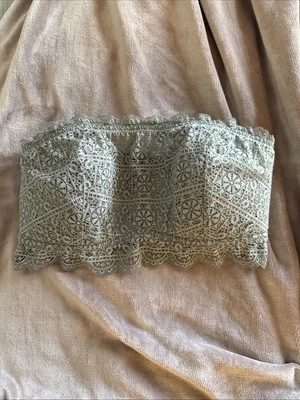 Bralette de encaje sin tirantes Auden ligeramente forrado gris talla grande inalámbrico Foto 1 de 4