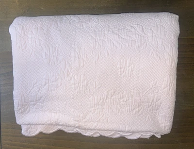 Garnet Hill 100% Cotton Matelasse Coverlet Bedspread  King Pink Scalloped Edge - Image 1 of 4