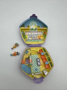 Polly Pocket 1992 Fast Food Restaurant/Diner lila kompakt mit 2 Figuren - Bild 1 von 7