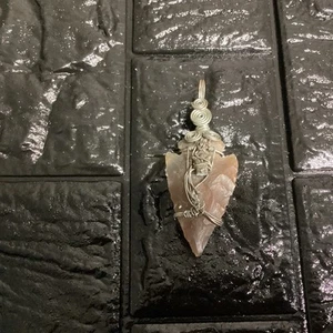 ARROWHEAD PENDENT WITH HANDMADE WIRING DESIGN - Picture 1 of 5