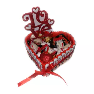 Decorazione Torta Forma Cuore Con Barrette Kinder Scritta Love San Valentino - Foto 1 di 10