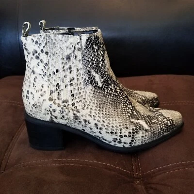 Botas de Tacón Rubias Impermeables 'Piel de Serpiente' 2"" Cr & Blk Mujer Talla 8.5M B5768236  Foto 1 de 4