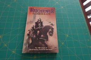 WATCHTOWER BY ELIZABETH A. LYNN 1981 VINTAGE HAMLYN UK FANTASY ADVENTURE - Imagen 1 de 3