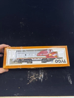 Vintage Tyco HO Santa Fe Passenger Diesel F9 A Powered Lighted 2242 - Image 1 of 4