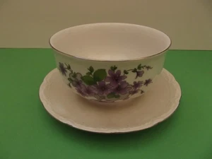 Mitterteich * Gravy Boat with Fixed Saucer * with Violet Motif - Picture 1 of 2