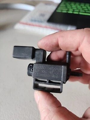 2008 2009 2010 2011 2012 AUDI A5 S5 VW CC EOS EGR VACUUM PURGE SOLENOID VALVE A2 - Imagem 1 de 4