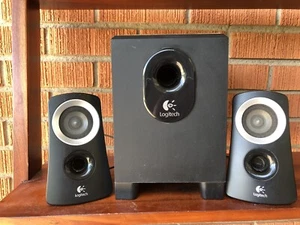 Logitech Z313 2.1 Multimedia Speaker System with Subwoofer, Full Range Audio - Picture 1 of 4