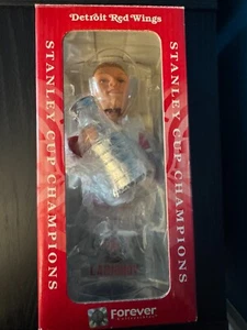 Igor Larionov Bobblehead 2002 Stanley Cup Champions Detroit Red Wings, Russian - Picture 1 of 2