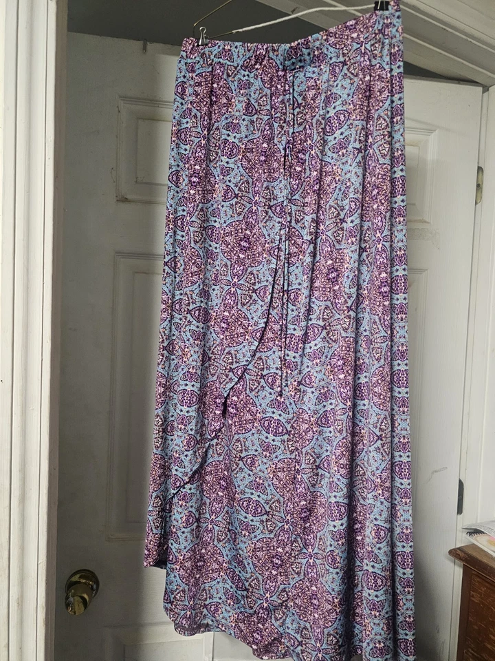 Gilli Maxi Falda Talla LP Azul y Morado Diseño Festoneado Cintura Elástica Usada en Excelente Condición Foto 1 de 1