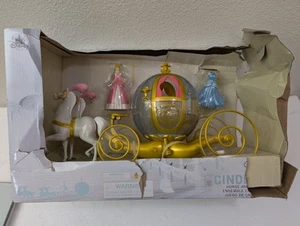 Disney Parks Collezione Principesse Cenerentola Cavallo e Carrozza Playset Illuminato - Foto 1 di 10