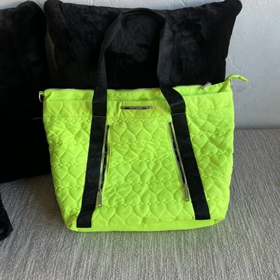 Bolsa de viaje/fin de semana acolchada Betsey Johnson ESPACIOUS Foto 1 de 4