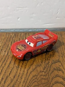 Disney Pixar Cars Lightning McQueen rot #95 Kolben Tasse 3" Rennwagen lose - Bild 1 von 8