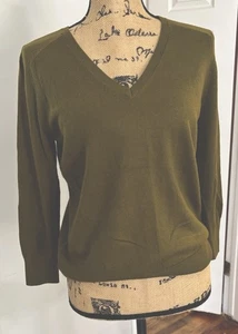 Loft olivgrüner Damenpullover mit V-Ausschnitt Fehler an den Schultern  - Bild 1 von 8