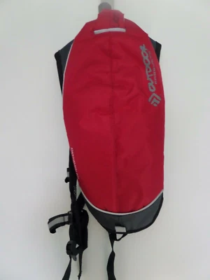 Paquete de hidratación Outdoor Products H2O Performance rojo y negro Foto 1 de 4