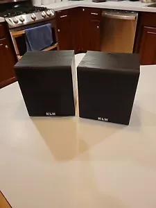 Nice KLH 3.5" Black wood bookshelf speakers Set Of 2 - Picture 1 of 7