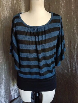 NUEVO CON ETIQUETAS Mujer IZ Byer Grande Negro y Azul Rayas Manga Corta Blusa Foto 1 de 4