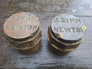 2 Vintage J SYMM NEWTON NORTHUMBERLAND Farm Pferdewagen Radnabenmutter KOSTENLOSER VERSAND - Bild 1 von 6