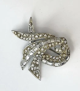 Vtg Knot Brooch Clear Baguette And Round Crystal Rhinestones Signed WEISS TOP - Picture 1 of 6