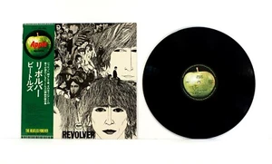 THE BEATLES "Revolver" VERY CLEAN 1974 JAPAN reissue w/ OBI & COMPLETE inserts - Picture 1 of 8