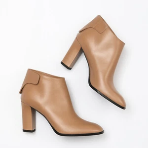 Via Spiga Aston Desert Soft Barcellona Calf Leather Booties Size 6.5 - Picture 1 of 4