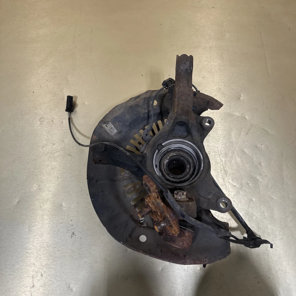 Оригинальный передний левый поворотный кулак для Toyota Sienna 2011–2014 годов выпуска - Изображение 1 из 4