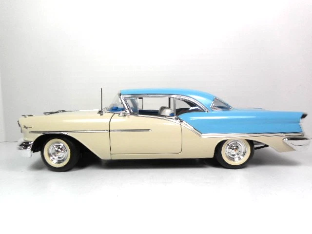 Oldsmobile Super 88 #50445 1957 Highway 61 1:18 Foto 1 de 4