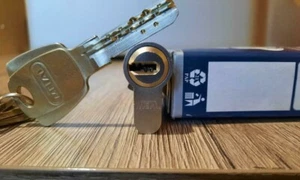 ¡NUEVO!!!¡Cerradura de alta seguridad metálica 9j2x1 con 4 llaves/Locksport/9 pines activos - Imagen 1 de 5
