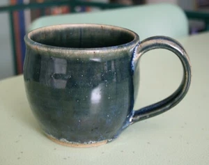 Hand Thrown Studio Art Pottery Blue Drip Glaze 16 oz Mug Signed Heusey - Picture 1 of 5