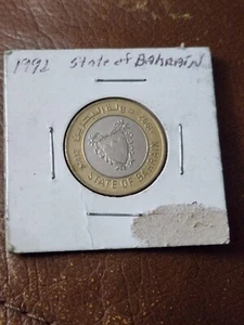 1992 State of Bahrain 100 Fils Bi Metallic World Coin  - Picture 1 of 4