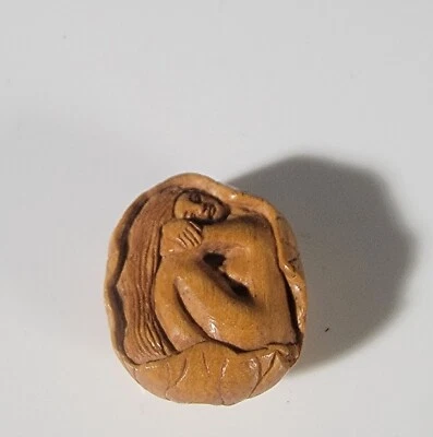 Vintage Japanese Netsuke Boxwood Woman In Shunga Leaf Pod Ojime Signed - Image 1 of 4