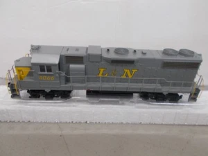 ATHEARN # 78867~ L & N - LOUISVILLE & NASHVILLE GP38 LOCOMOTIVE # 4066~ HO SCALE - Picture 1 of 6