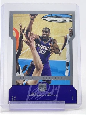 AMARE STOUDEMIRE 2004-05 SKYBOX ОГРАНИЧЕННОГО ТИРАЖА ШТАМПОВАННЫЕ СЕРЕБРЯНЫЕ СОЛНЦА Q3152 - Изображение 1 из 2