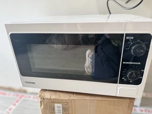 Toshiba Microwave New RRP £97 New with Tags 23L 800W White - Picture 1 of 7