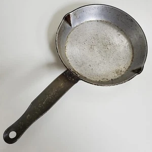 Wear-Ever Vintage Aluminum 7" Frying Pan Skillet Spout No 307 T.A.C.U. Co. USA - Picture 1 of 13