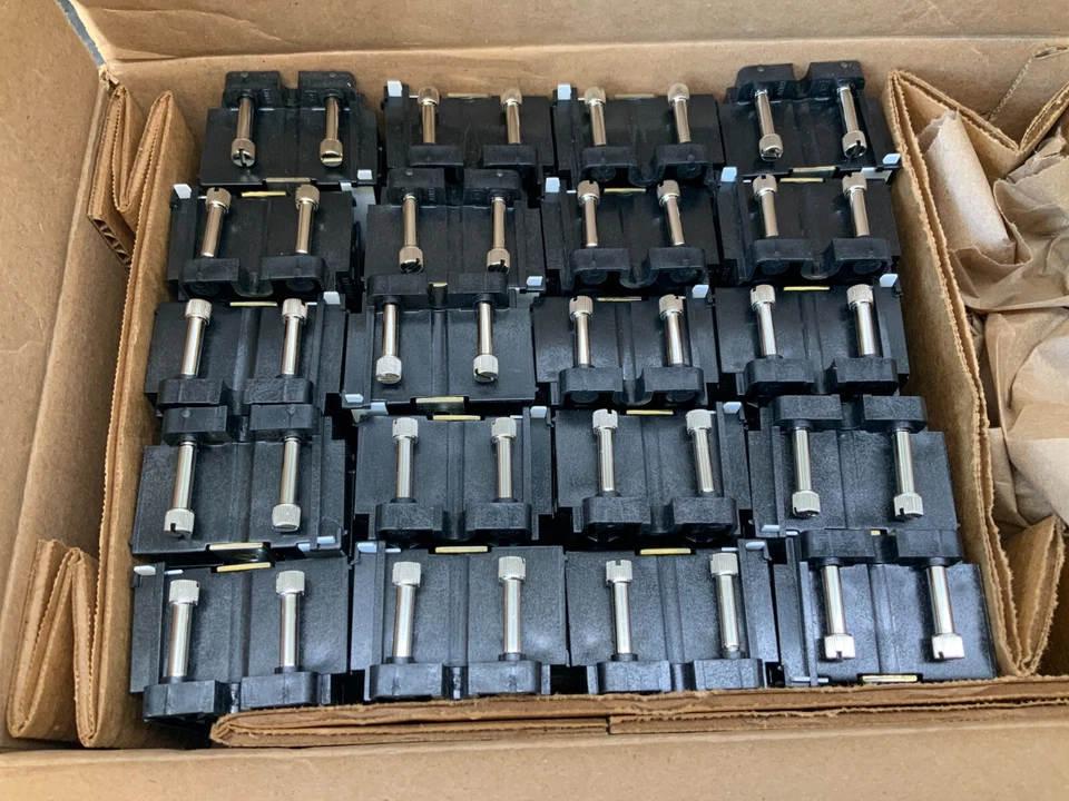 (20) Marathon 1704-SC Barrier Terminal Blocks 30a Bare Wire, 75a w/Proper Wire - Image 1 of 3