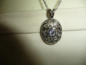 SILVER TONE  PENDANT  FILIGREE w  RHINESTONE CENTER   w CHAIN NECKLACE #25/10K - Picture 1 of 7
