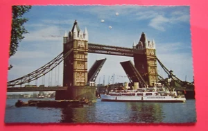 Tower Bridge London Chrome Mailed 12 Aug 1964 Anti Litter cancel 8d stamp - Picture 1 of 3
