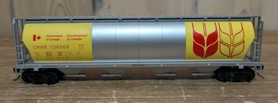 Bachmann HO CNWX Government Canada 4-Bay Cylindrical Grain Hopper 19136 - Image 1 of 4
