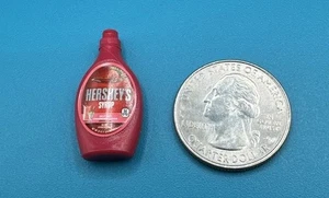 Zuru Mini Brands Mini Mini Riempi il Frigo - Sciroppo di Fragole di Hershey - Foto 1 di 2