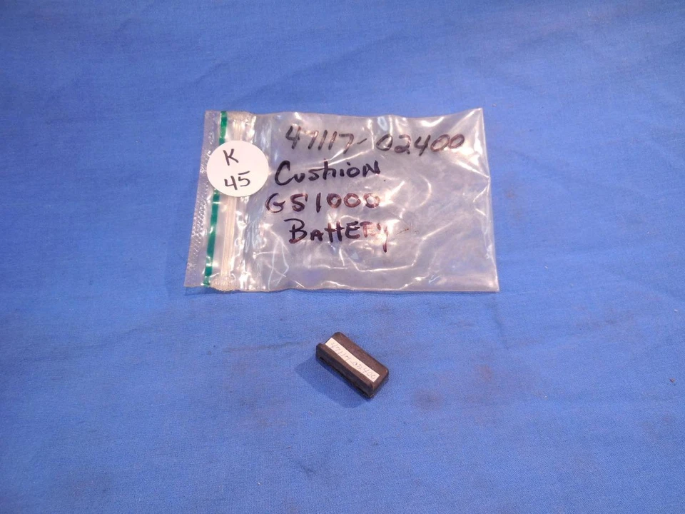 Batería Cojín Suzuki 47117-02400 GS1000 GS1100 GS750 ver abajo K45 Foto 1 de 1