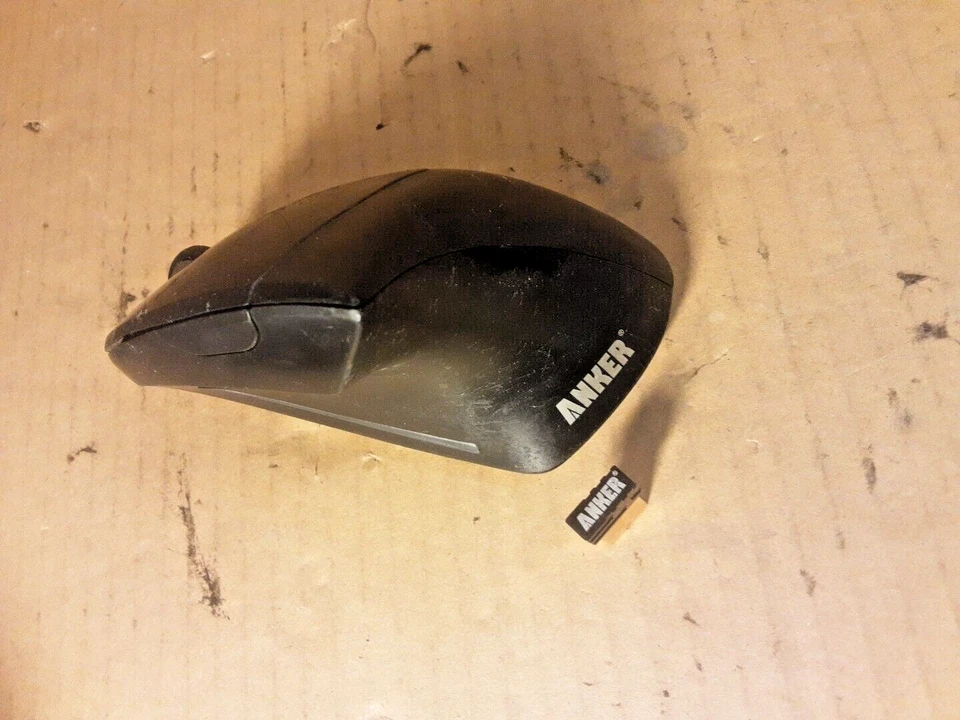 Anker 98anwvm-uba Wireless Vertical Ergonomic Optical Mouse with Dongle - Image 1 of 4