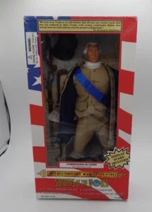 Figura Soldados de la Guerra Revolucionaria Mundial Comandante en Jefe 12" 1997 Nueva en Caja - Imagen 1 de 4
