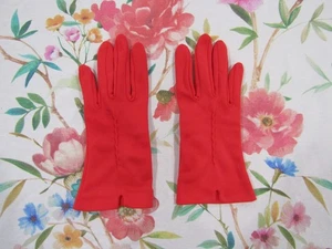 Vintage 1960's True Red Nylon Gloves---8" Wrist or Bracelet Length--Size 7 - Bild 1 von 4