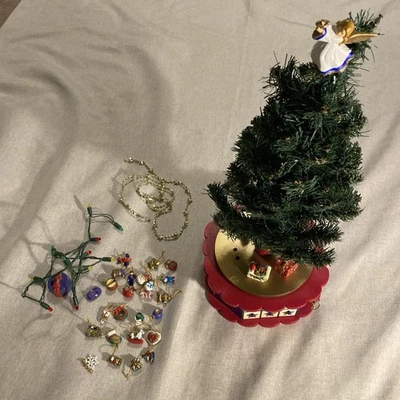 Avon Christmas Is Coming Advent Calendar Tree Ornaments Music Works - Image 1 of 3