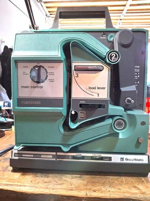 Proyector de película de sonido de película Bell & Howell 1580 16 mm de colección Foto 1 de 4