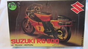 PROTAR SUZUKI RG 500 TEAM HERON SCALE 1.9 MOTORCYCLE MODEL KIT - Picture 1 of 7