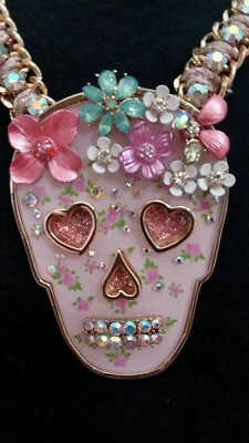Collar llamativo cinta diamantes de imitación flores calavera de azúcar Betsey Johnson Foto 1 de 4