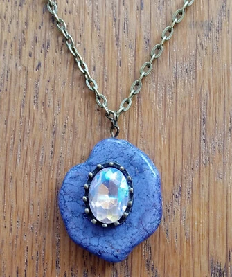 Colgante Howlita Púrpura y Vintage AB Estrás en Cadena Bronce 22", ¡Mágico! Foto 1 de 4